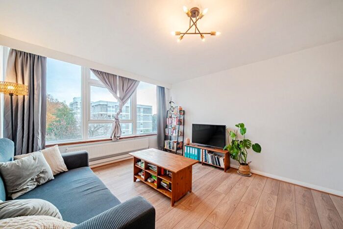 2 Bedroom Flat To Rent In Keswick Road, Putney, London, SW15