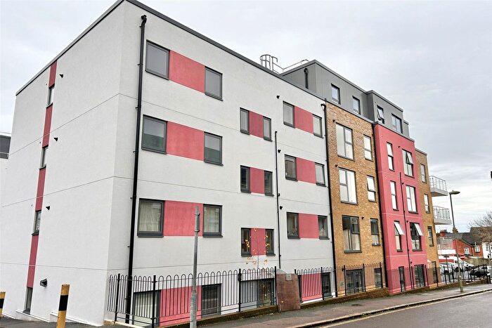 2 Bedroom Flat For Sale In Frederick Street, Aldershot, Hampshire, GU11