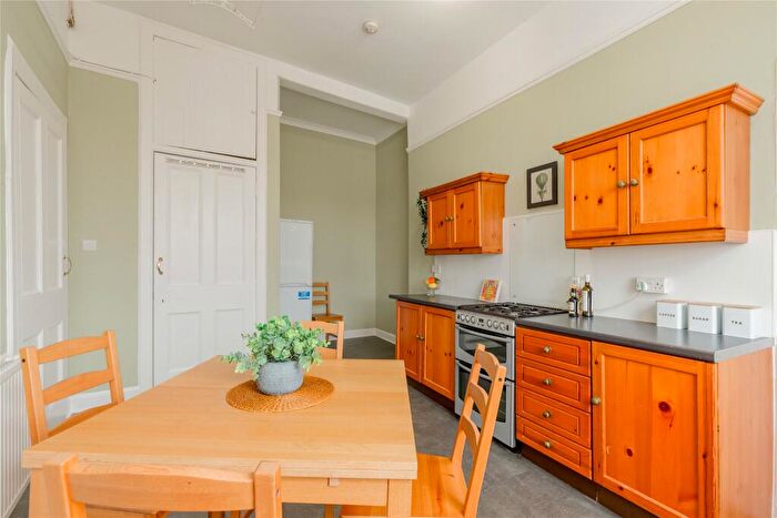 2 Bedroom Apartment For Sale In Sylvan Place, Edinburgh, Midlothian, EH9