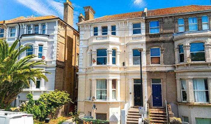 3 Bedroom Flat For Sale In Holmesdale Gardens, Hastings, TN34