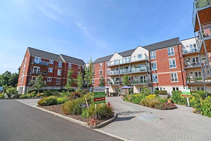 2 Bedroom Apartment For Sale In Reading Road, Henley-On-Thames, RG9