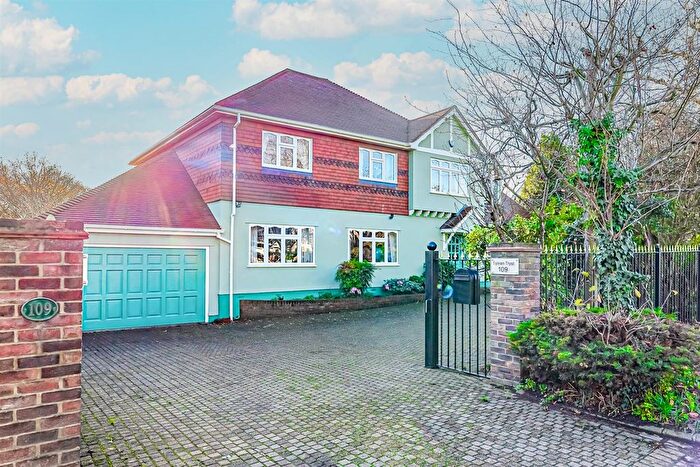 5 Bedroom Detached House For Sale In Main Road, Hockley, SS5