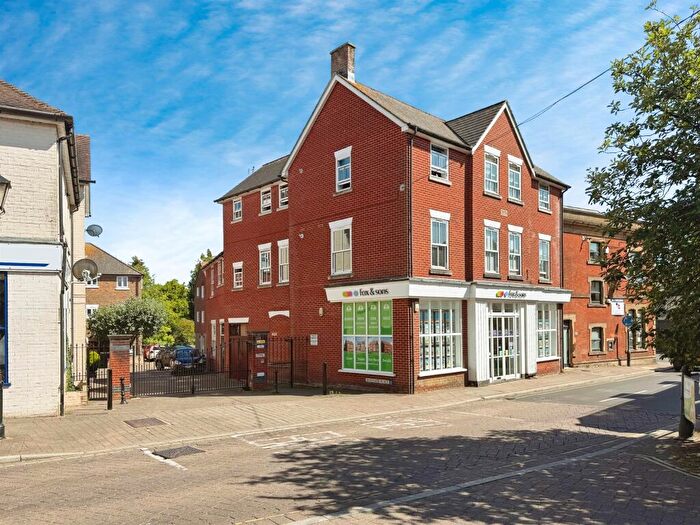 2 Bedroom Flat For Sale In Riverside Place, Fordingbridge, SP6