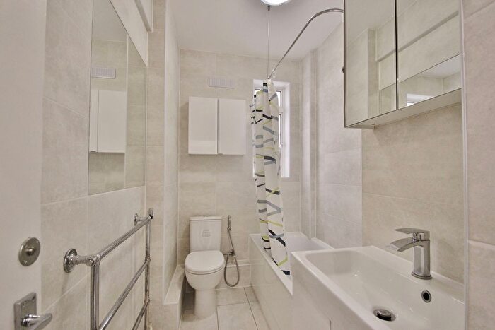 1 Bedroom Flat To Rent In Latymer Court, Hammersmith Road, Hammersmith, W6