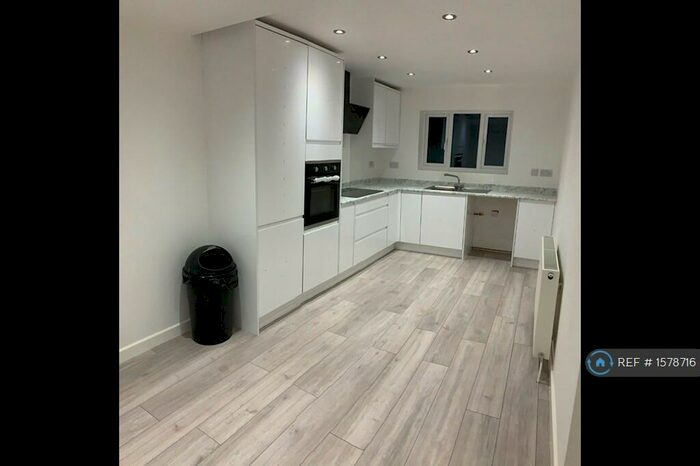 3 Bedroom Semi-Detached House To Rent In Hensby Court, Newcastle, NE5