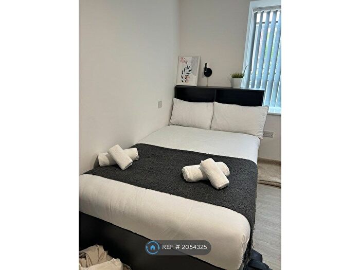 3 Bedroom Flat To Rent In Old Trafford, Manchester, M16