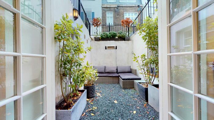 3 Bedroom Mews To Rent In Montpelier Walk, London, SW7