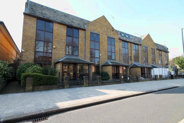 1 Bedroom Flat To Rent In St. Johns Road, Isleworth, TW7