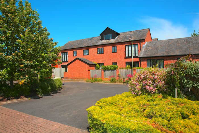 2 Bedroom Flat To Rent In Queens Court, Goring On Thames, RG8