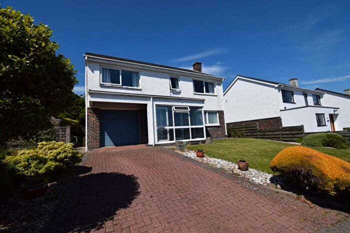 3 Bedroom House For Sale In Gwaen Ganol, Criccieth, LL52