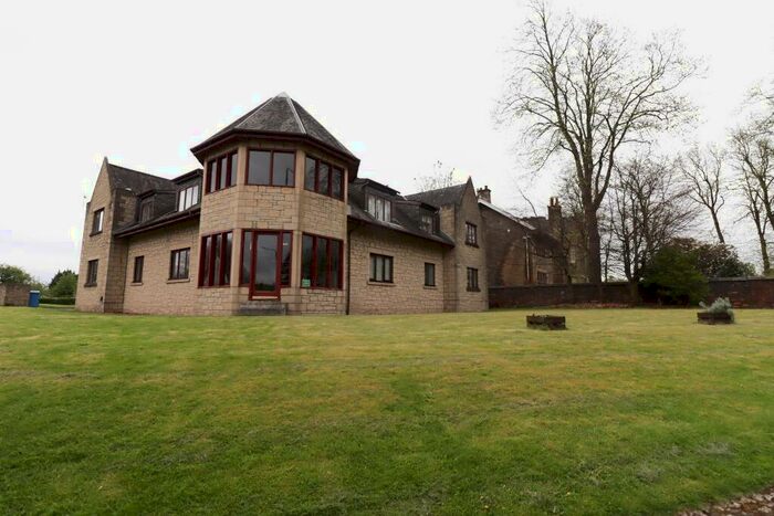 3 Bedroom Flat To Rent In Menock Road, Kings Park, Glasgow, G44