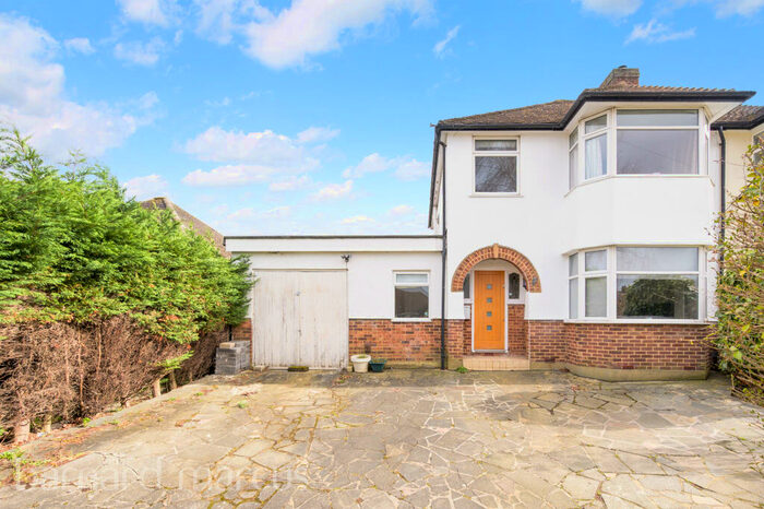 3 Bedroom House To Rent In Newlands Way, Chessington, KT9