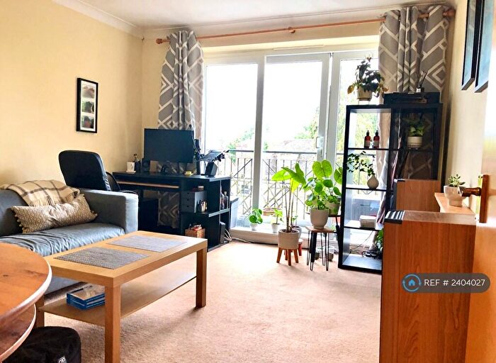 2 Bedroom Flat To Rent In Silkdale Close, Oxford, OX4