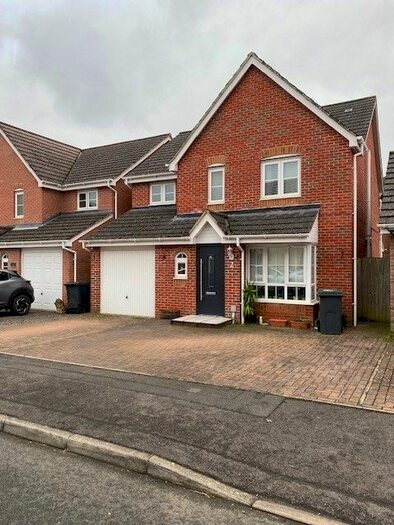 4 Bedroom Detached House To Rent In Borderers Gardens, Thatcham, RG19