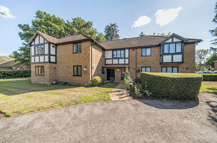 2 Bedroom Apartment For Sale In Newton Court, Old Windsor, Windsor, SL4