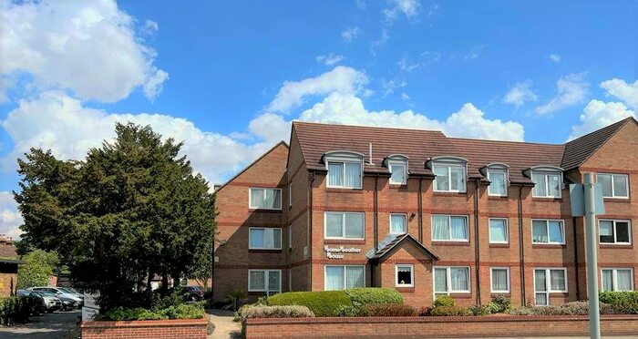 1 Bedroom Flat To Rent In Beehive Lane, Ilford, IG4