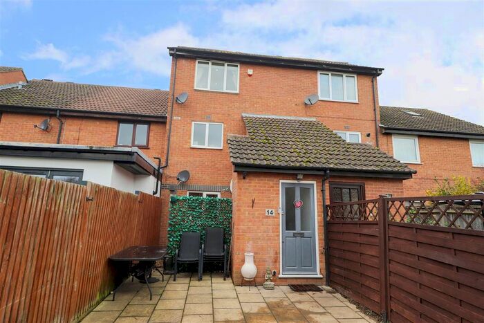 3 Bedroom Maisonette To Rent In Wenlack Close, Denham UB9