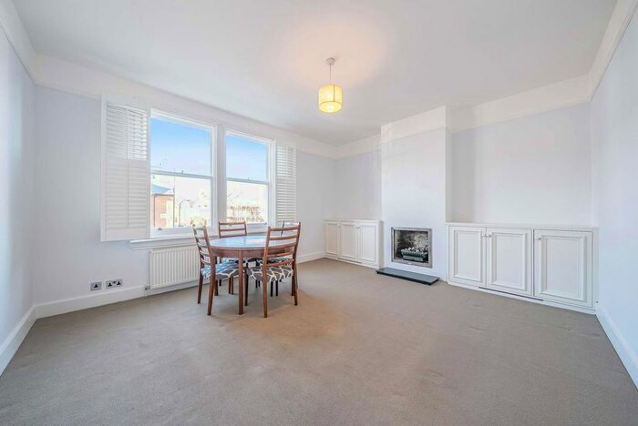 3 Bedroom Maisonette To Rent In Adelaide Grove, Shepherd's Bush, London, W12