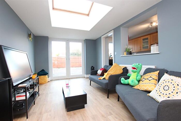 4 Bedroom House To Rent In Lodge Causeway, Bristol, BS16