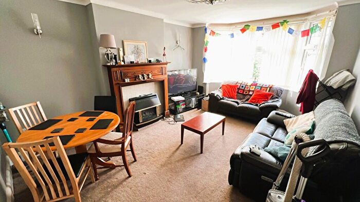 4 Bedroom Detached House To Rent In Harlaxton Drive, Nottingham, Nottinghamshire, NG7