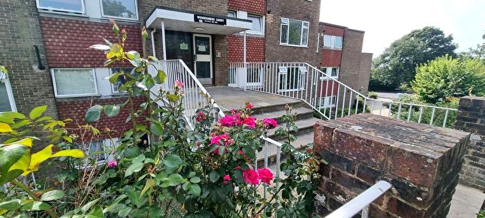 Studio To Rent In East Drive, Brighton, BN2
