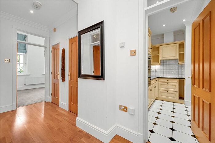2 Bedroom Flat To Rent In Ellesmere Place, Walton-On-Thames, Surrey, KT12