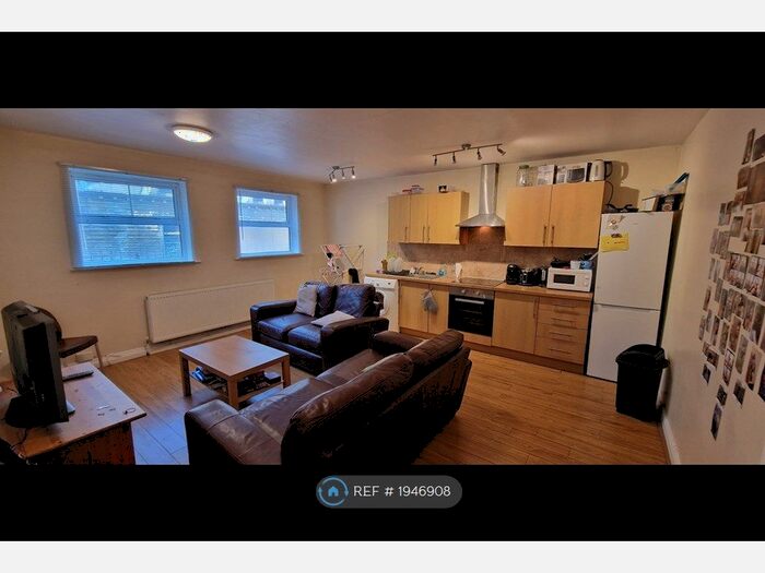 2 Bedroom Flat To Rent In Bennett Road, Leeds, LS6