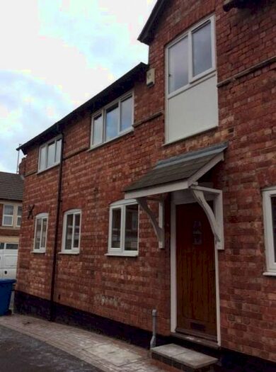 3 Bedroom Cottage To Rent In Russell Street, Kettering, NN16