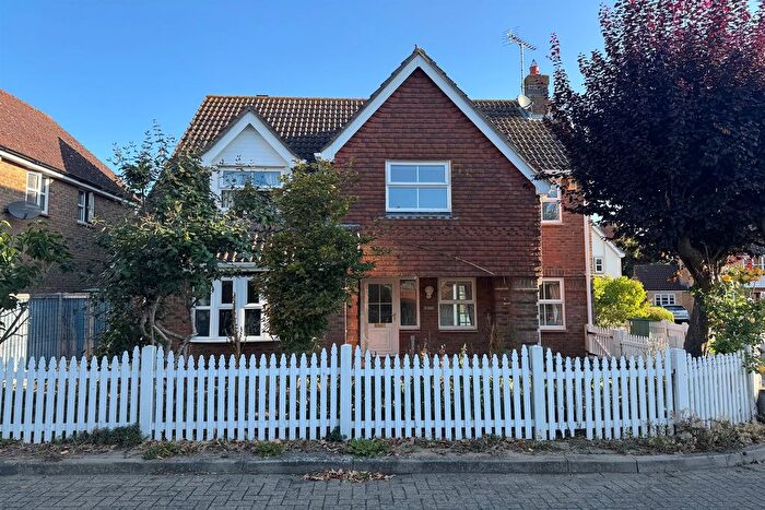 4 Bedroom Detached House To Rent In Wigeon Close, Great Notley, Braintree, CM77