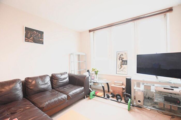 3 Bedroom Flat To Rent In Pond Road, London, E15