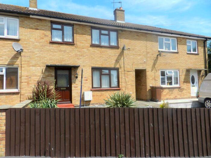 3 Bedroom House To Rent In The Headlands, NN11