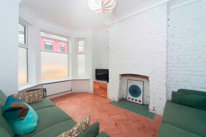 6 Bedroom Terraced House To Rent In Ruskin Avenue, Manchester, M14