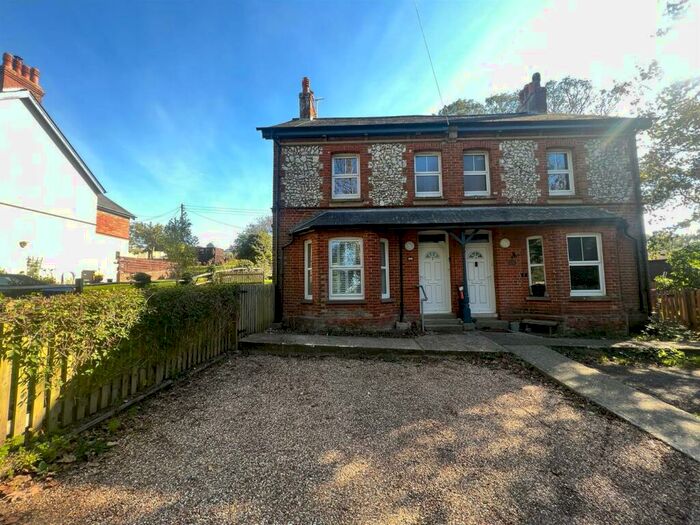 3 Bedroom House To Rent In South Heighton, BN9