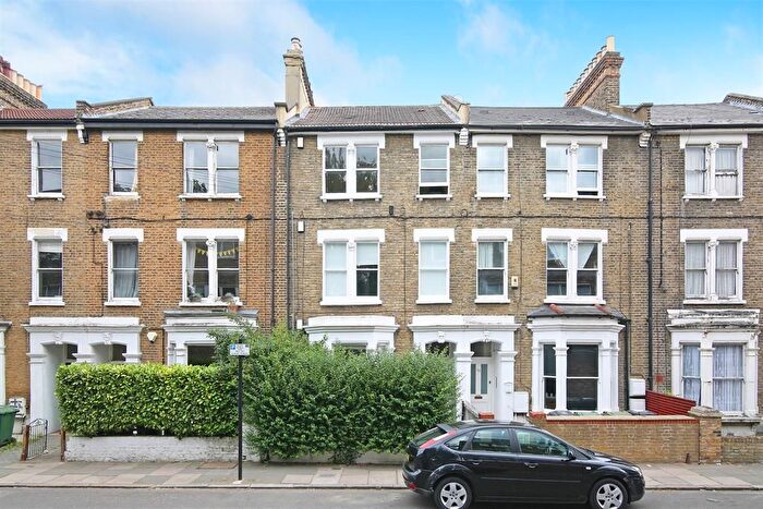 2 Bedroom Flat To Rent In Paulet Road, London, SE5