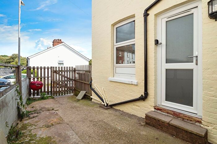 2 Bedroom End Of Terrace House For Sale In Albion Road, Tunbridge Wells, TN1