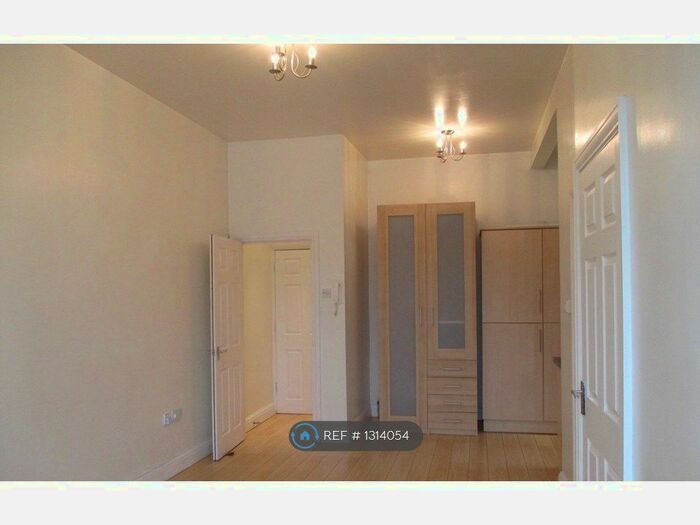 1 Bedroom Flat To Rent In Queens Road, Buckhurst Hill IG9
