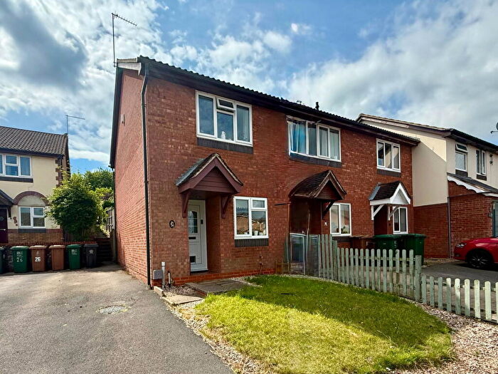 2 Bedroom End Of Terrace House For Sale In Wye Dale, Church Gresley, DE11