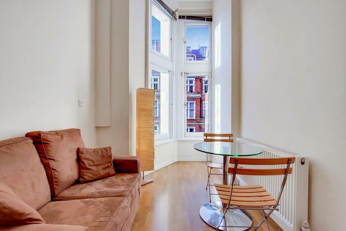 Studio To Rent In Palace Court, Notting Hill / Bayswater, W2