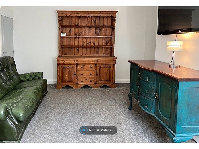 3 Bedroom Terraced House To Rent In Brook Street, Huddersfield, HD5