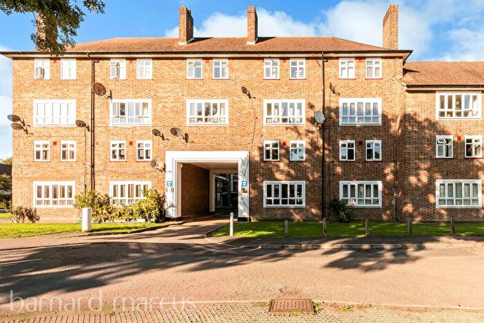 2 Bedroom Maisonette For Sale In Ravensbury Grove, Mitcham, CR4