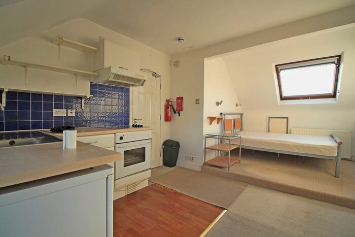 Studio To Rent In The Grove, Isleworth, TW7