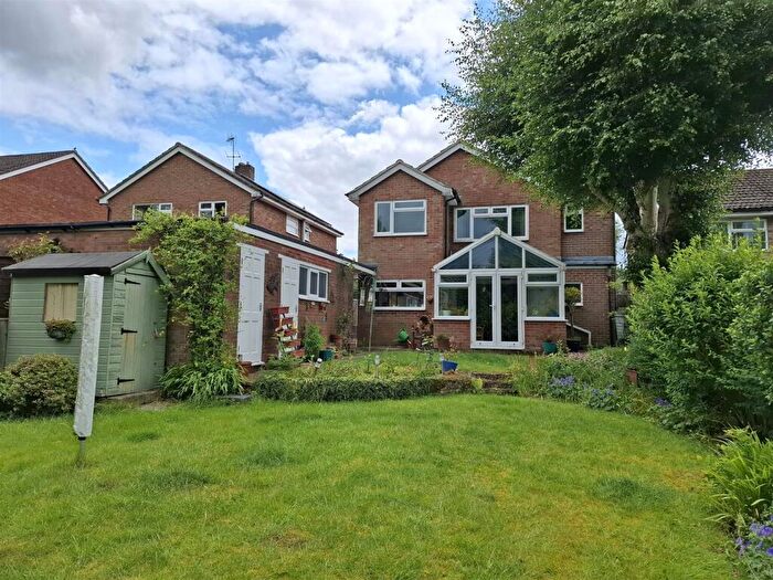 4 Bedroom Detached House For Sale In Stafford Road, Petersfield, GU32