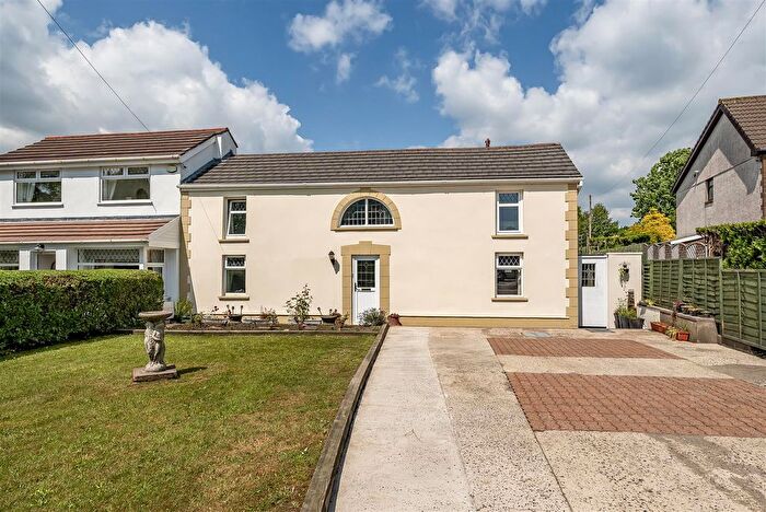4 Bedroom End Of Terrace House For Sale In Mynydd Bach Y Glo, Waunarlwydd, Swansea, SA5
