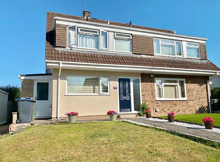 3 Bedroom Semi-Detached House For Sale In Langholm Close, Warminster, BA12