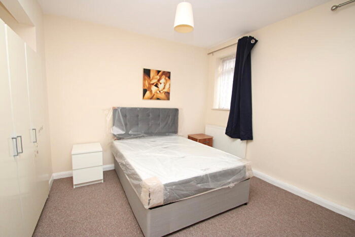 3 Bedroom Flat To Rent In Chatsworth Road, Croydon, CR0