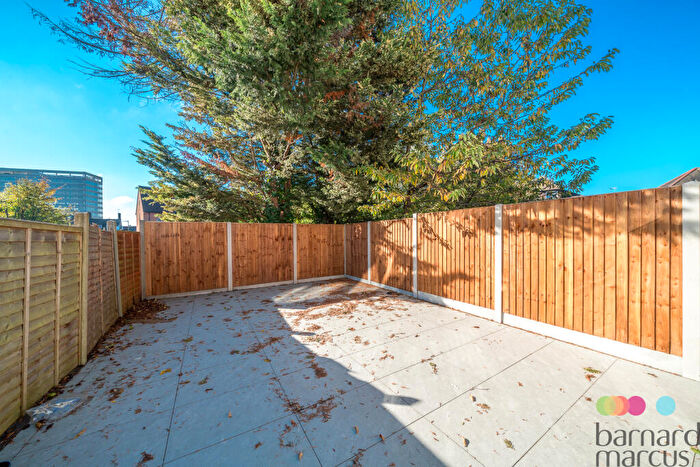 4 Bedroom Town House To Rent In Oxford Gardens, London, N20