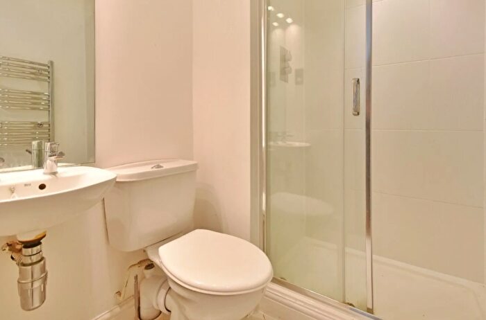 2 Bedroom Flat To Rent In Minster Road, London, NW2