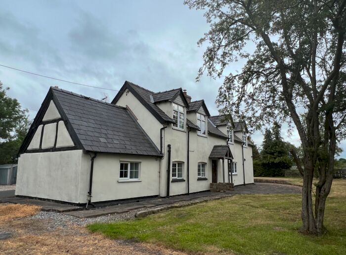 4 Bedroom Country House To Rent In Nantwich Road, Calveley, CW6