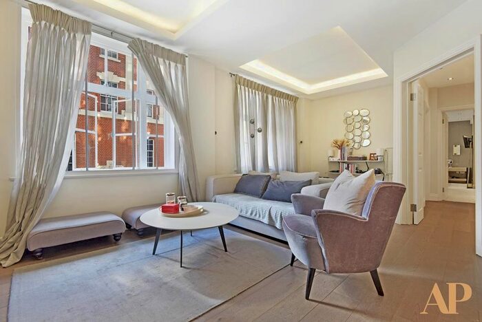 2 Bedroom Flat To Rent In Carrington House, Hertford Street, Mayfair, W1J