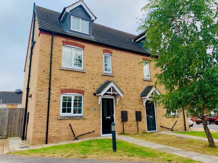 4 Bedroom Semi-Detached House To Rent In Poppy Close, Spalding, PE11